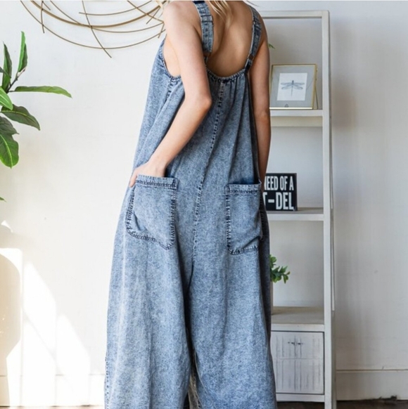 Oli & Hali Pleated Detail Crop Wide Leg Romper NWOT - Picture 3 of 11